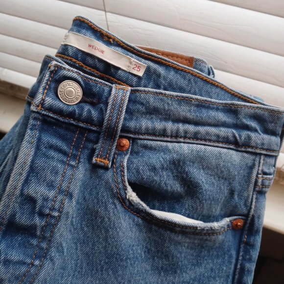 LEVI'S wedgie jeans in these dreams (sz25) - Picture 16 of 16